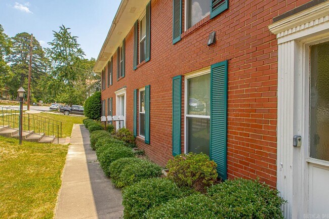 Building Photo - 3801 Hill Rd