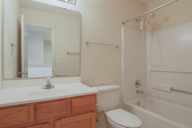Building Photo - Beautiful home with Open Floor plan !!