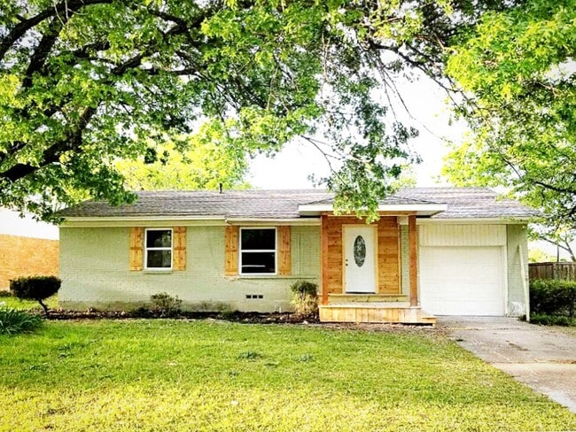 Building Photo - 443 Hanbee St