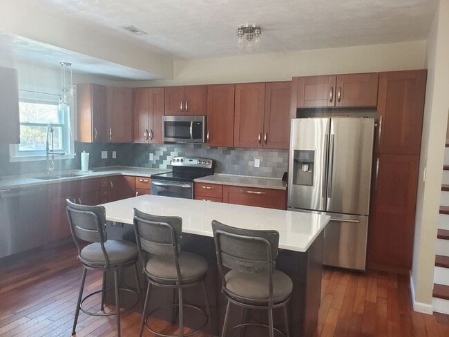 Building Photo - Deep Creek