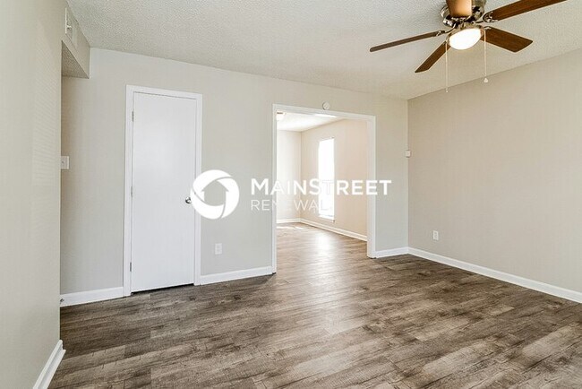 Building Photo - 3 Bedroom Pet-Friendly Home in Memphis, TN with Main Street Renewal