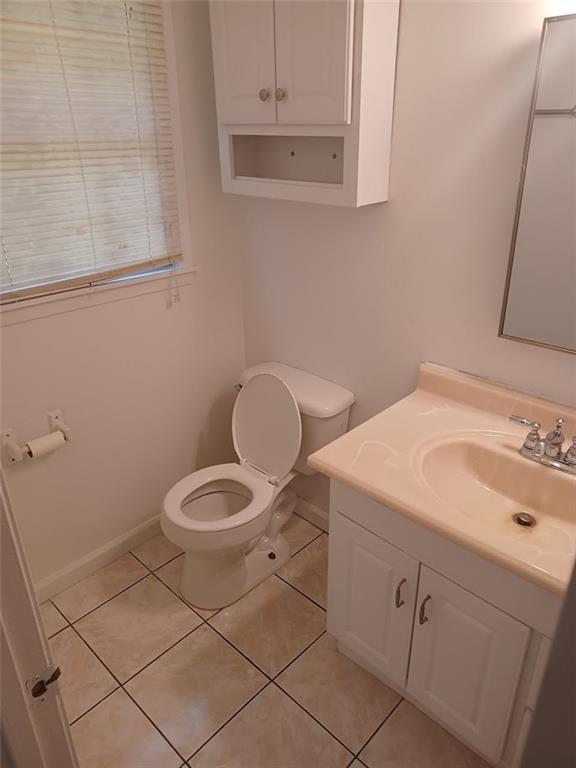 Building Photo - 955 Cloverdale Dr