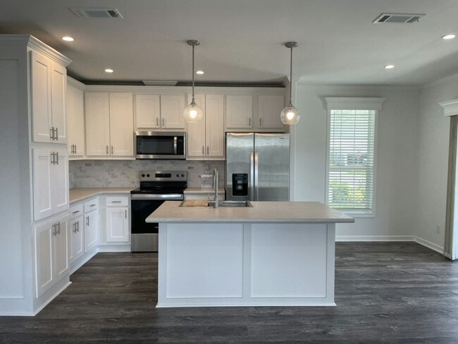 Building Photo - 34669 Ballyhoo Dr