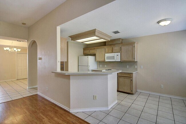 Building Photo - 3805 Julia Cir