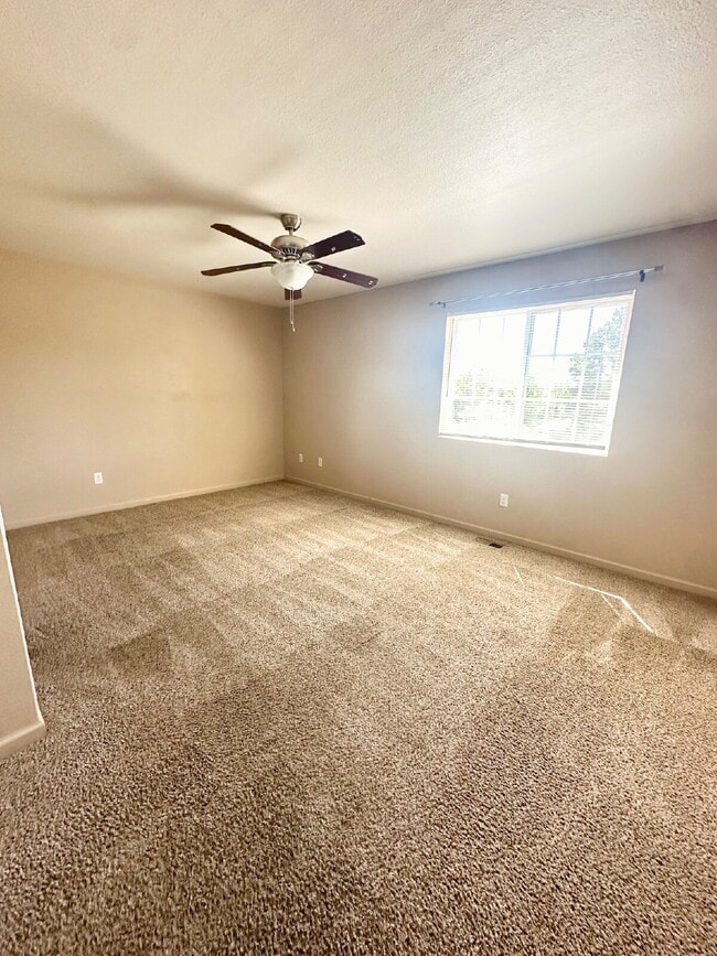 Building Photo - Charming Townhouse for Rent in Cheyenne, WY