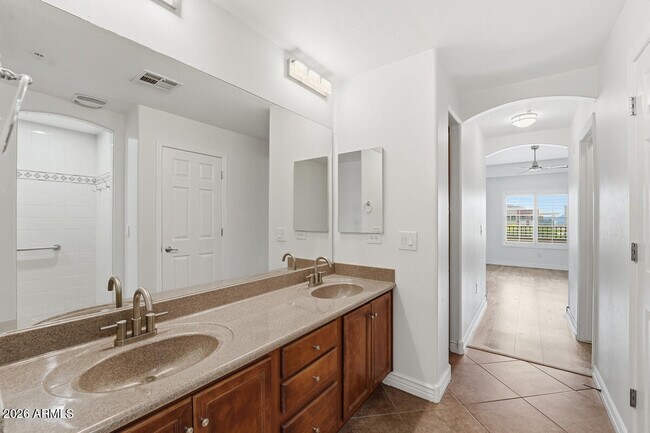 Building Photo - 5450 E Deer Valley Dr