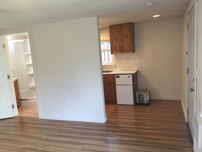 Building Photo - SPECTACULAR SELLWOOD