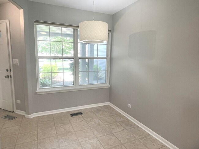 Building Photo - 868 Brompton Ct