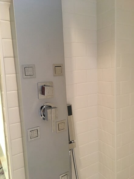 Shower - 27 Wareham St
