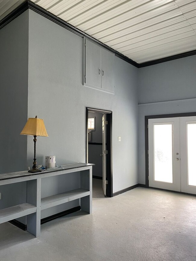 Building Photo - Small Home in Keatchie