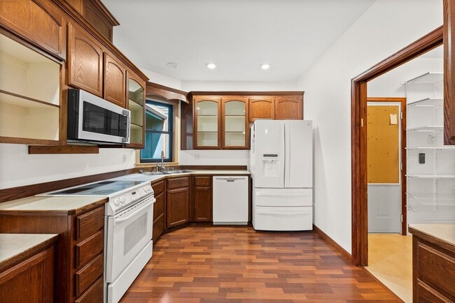 Building Photo - Yelm Country Living | 3 Bed, 3 Bath Home on 2.5 Acres | Solar Panels!