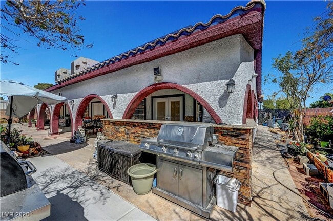 Building Photo - 8365 Haven St