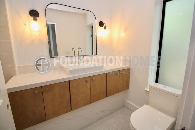 Building Photo - Remodeled Luxury Mill Valley Retreat - FOU...