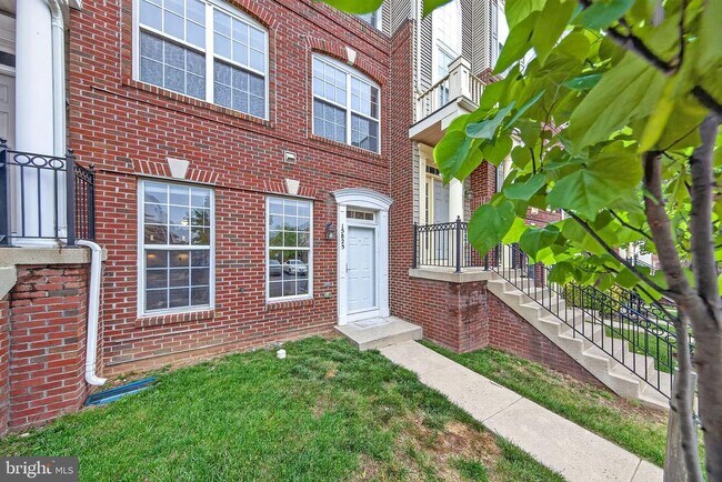 Building Photo - 15825 John Diskin Cir