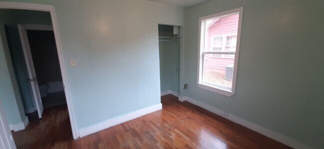 Building Photo - 1301 W Vine Ave