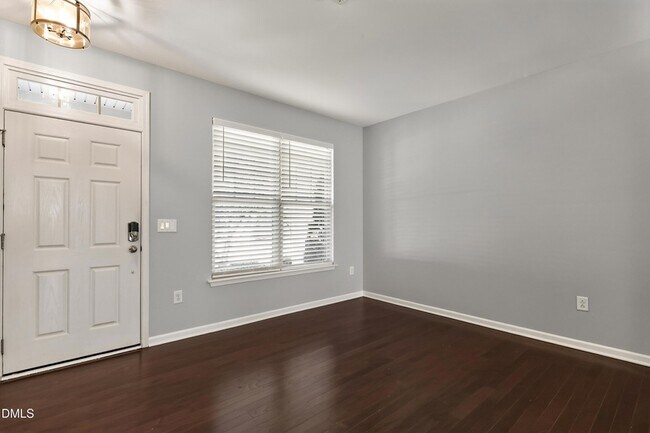 Building Photo - 614 Rose Laurel Ct