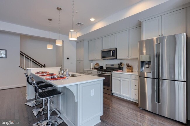 Building Photo - 204 Mayer Pl