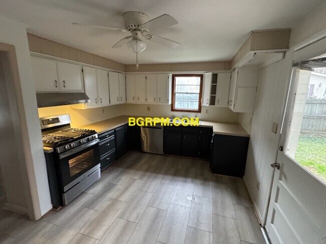 Building Photo - 2 BD, 1  BA, Home in Jacksonville