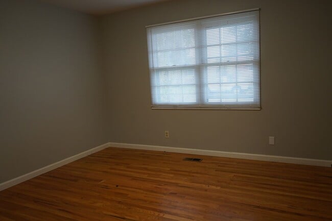 Building Photo - 7208 Mississippi Dr