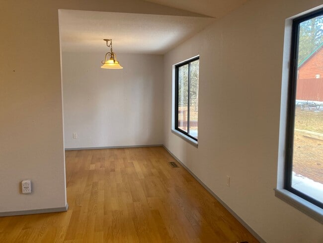 Building Photo - 405 Fir Dr