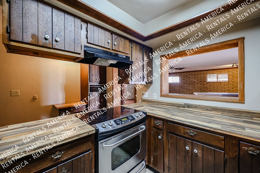 Building Photo - 12648 N 32nd Ave