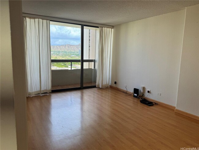 Building Photo - 2499 Kapiolani Blvd
