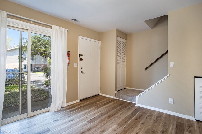 Building Photo - 2 br, 1.5 bath Condo - 3577 Kenbrooke Ct