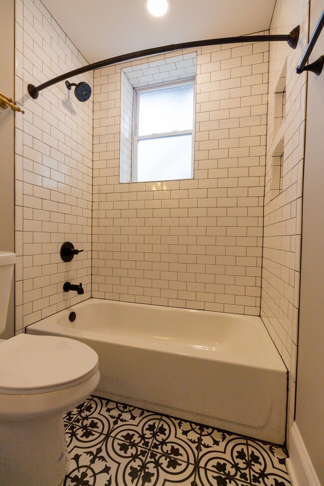 Building Photo - 3757 W Addison St