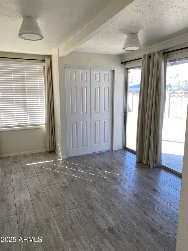 Building Photo - 1821 W Libby St