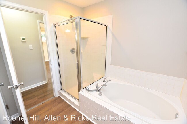 Building Photo - 3 br, 2 bath House - 733 Westwood Drive