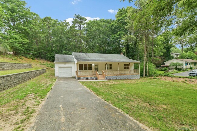 Building Photo - 22 Red Maple Rd