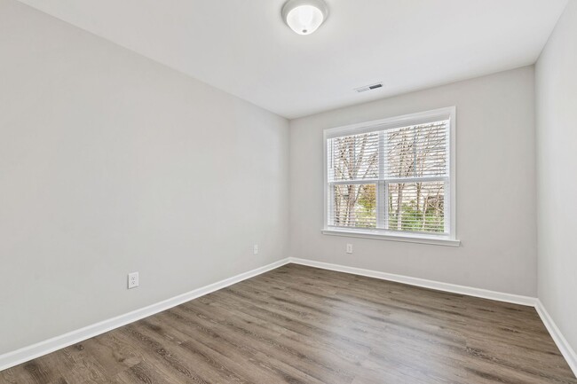 Building Photo - Stunning Duplex Minutes to Downtown Durham!