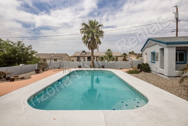 Building Photo - POOL HOME WITH CASITA