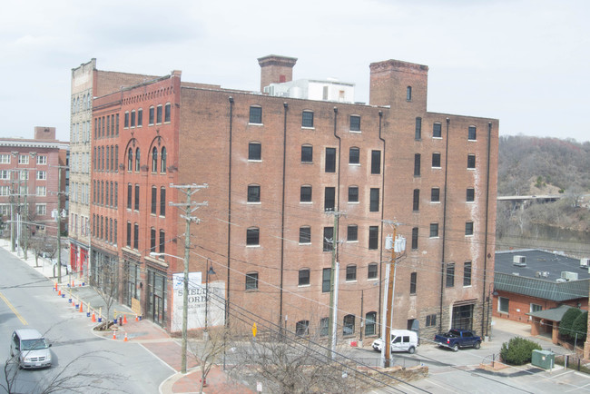 Primary Photo - River Lofts West