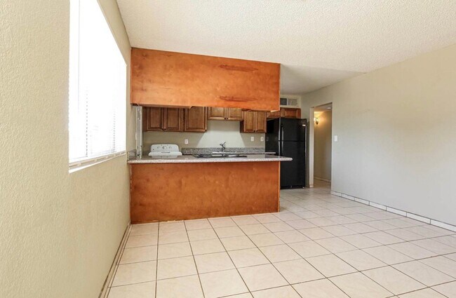 Building Photo - 3802 W Glendale Ave