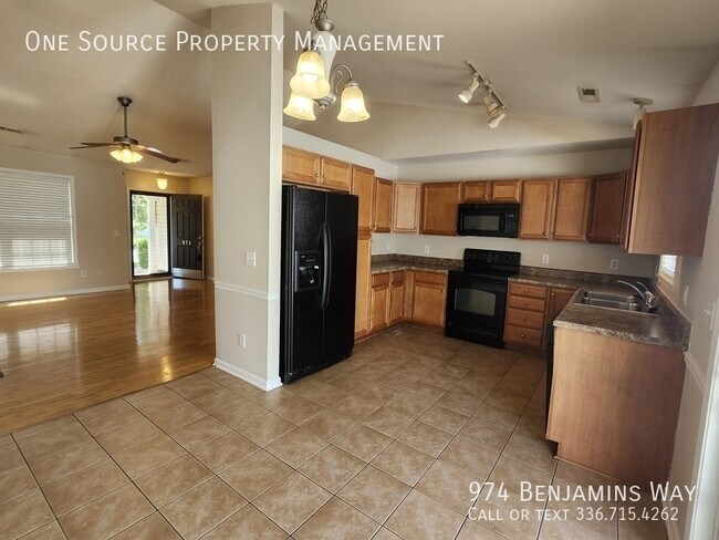 Building Photo - 974 Benjamins Way