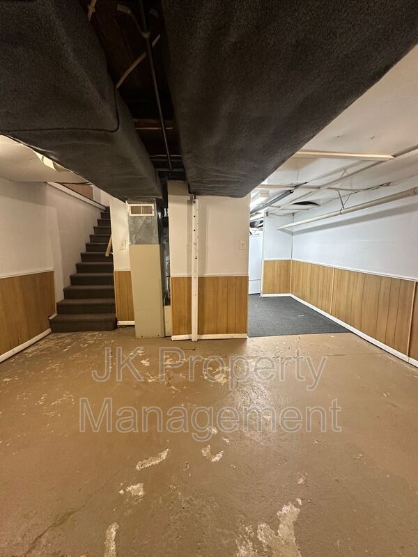 Building Photo - 1219 6th Ave S