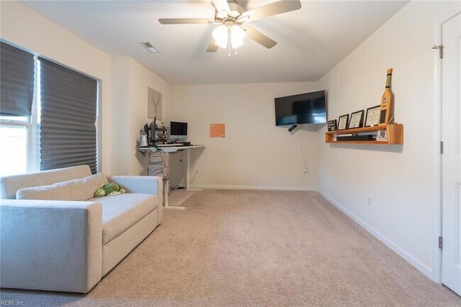 Building Photo - 1536 Beekman St