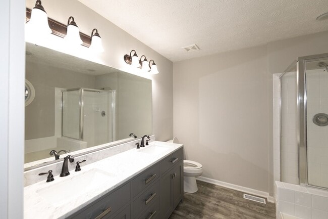 Building Photo - 3 bed 2.5 bath 2 story 2 car attached gara...