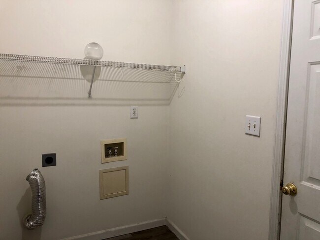 Building Photo - 12045 Evergreen Hollow Dr