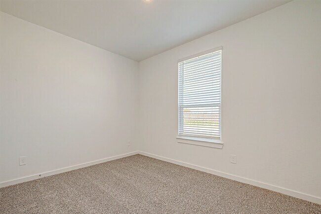 Building Photo - 3264 Voda Bnd Dr