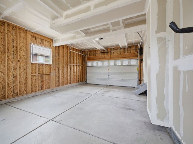 Building Photo - 2304 Winding Dr