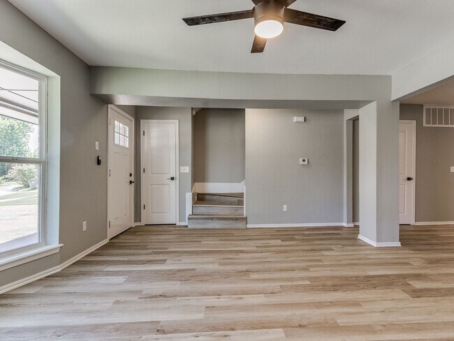 Building Photo - Stunning 4-Bedroom Home for Rent in Westwo...