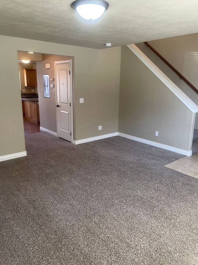 Building Photo - Beautiful 3 Bed, 1.5 Bath Townhome for Rent in The Meadows – Rexburg, ID