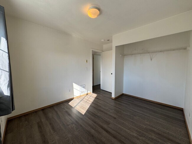 Building Photo - BH T 1335