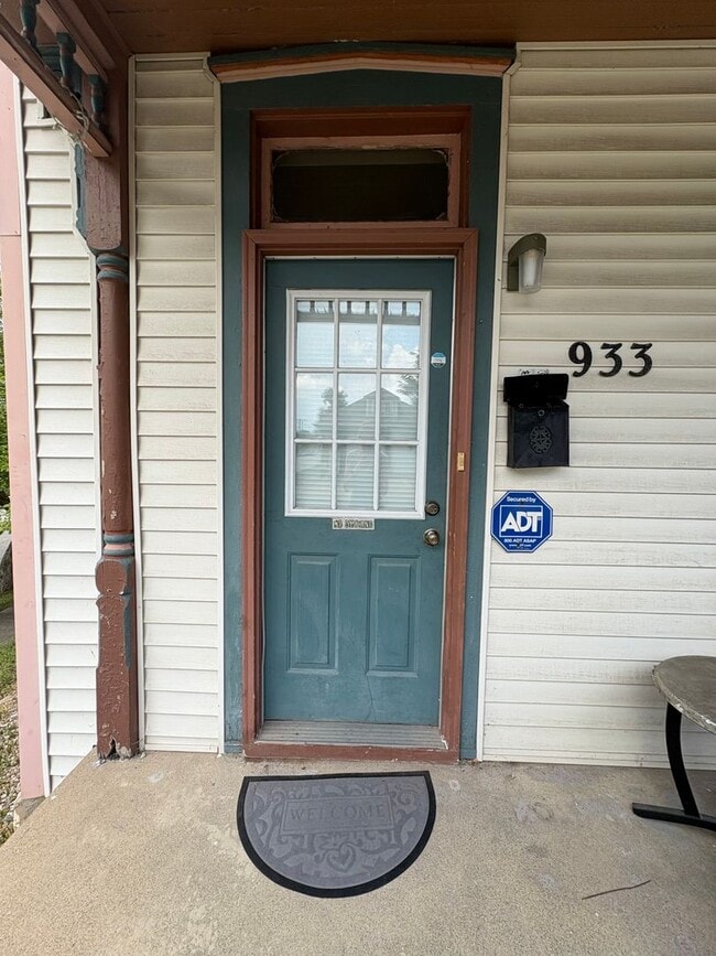 Building Photo - 933 S 4th St