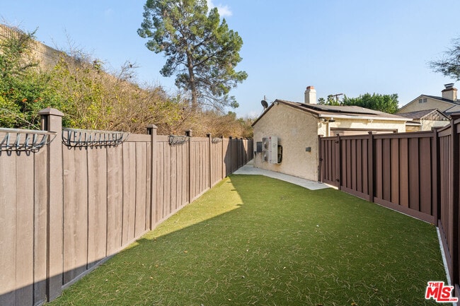 Building Photo - 4530 Bakman Ave