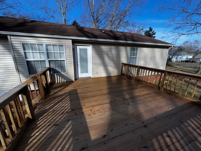 Building Photo - 5220 Redfield Dr