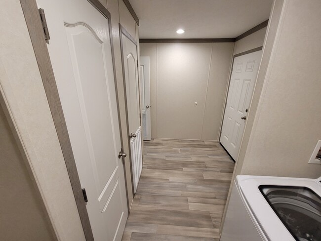 Building Photo - 9542 Seaway Dr