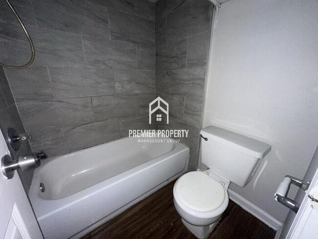 Building Photo - 995 Red Fox Cove